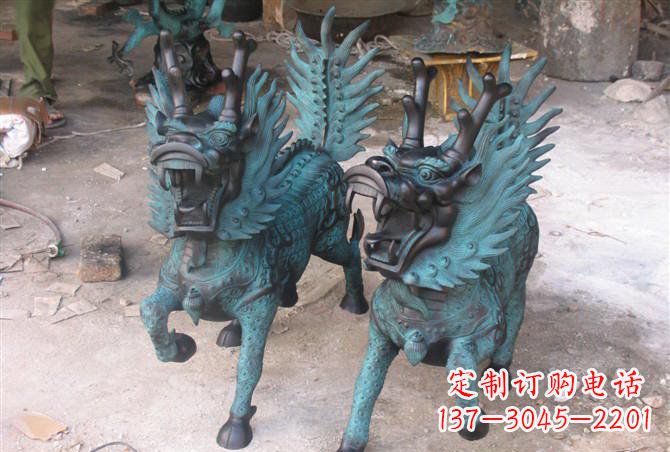 重庆追求完美的青铜麒麟雕塑