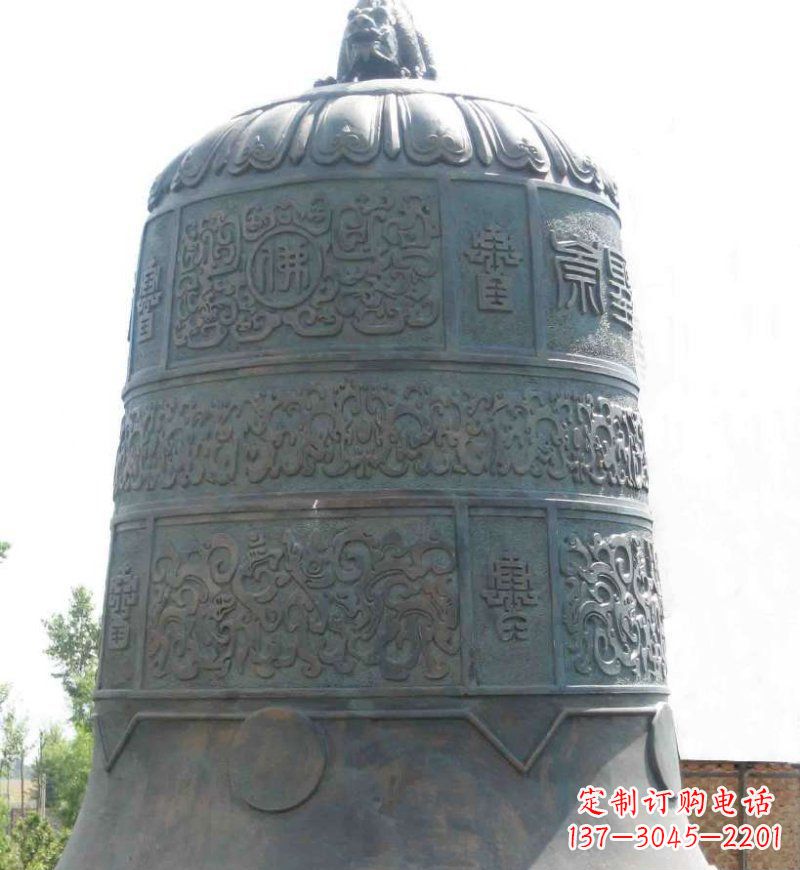 重庆传统唢呐青铜钟雕塑,传递节日的祝福