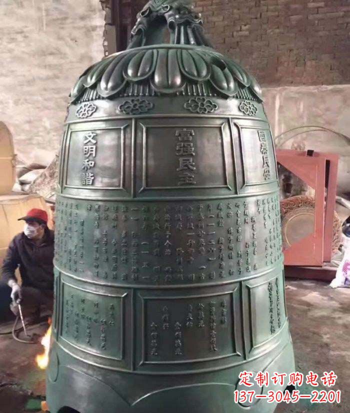 重庆古典铜钟雕塑,装点家园