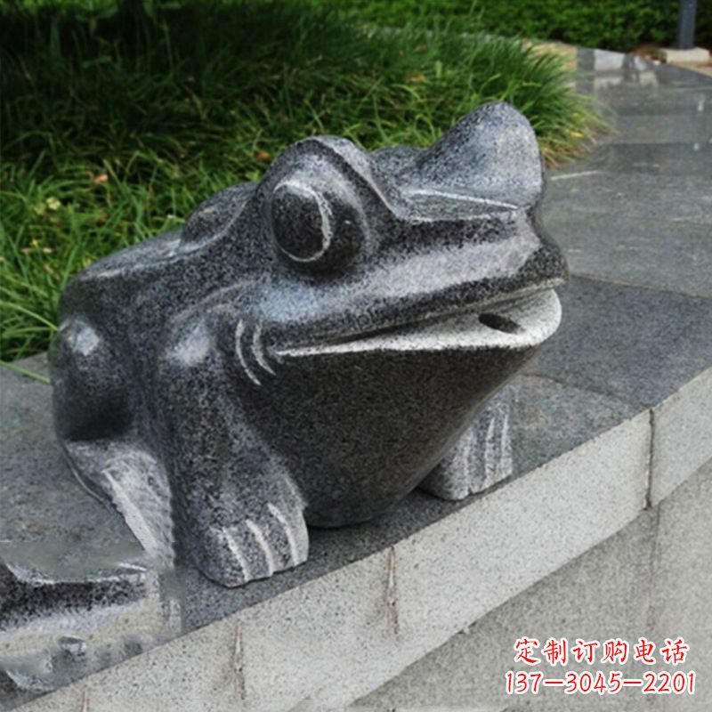 重庆活力四射的青蛙喷水雕塑
