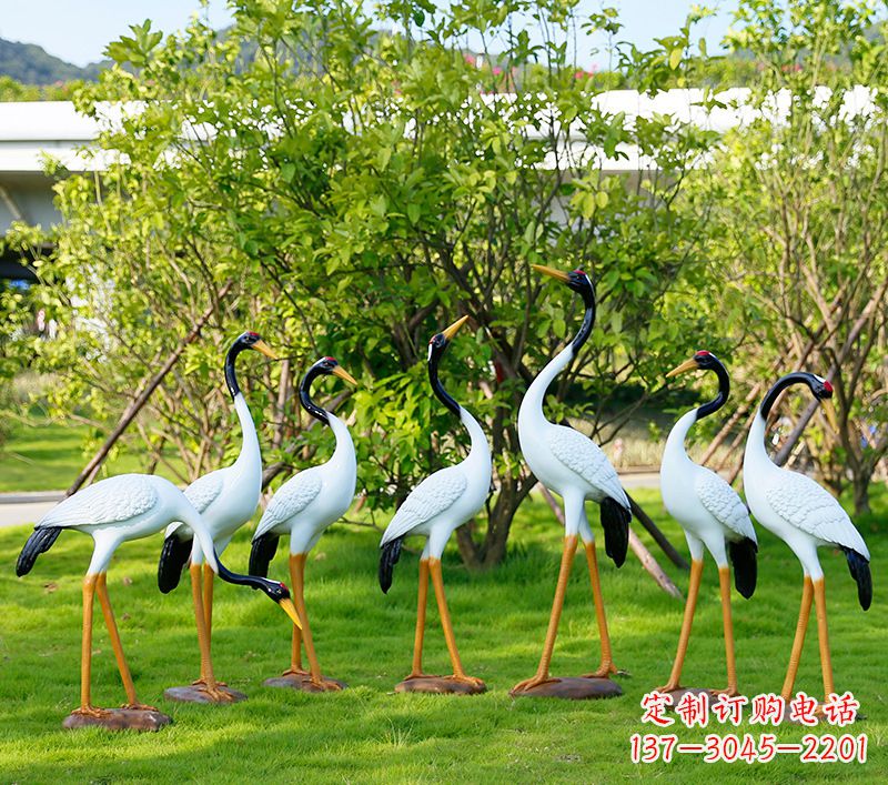 重庆若尔盖草原仙鹤雕塑