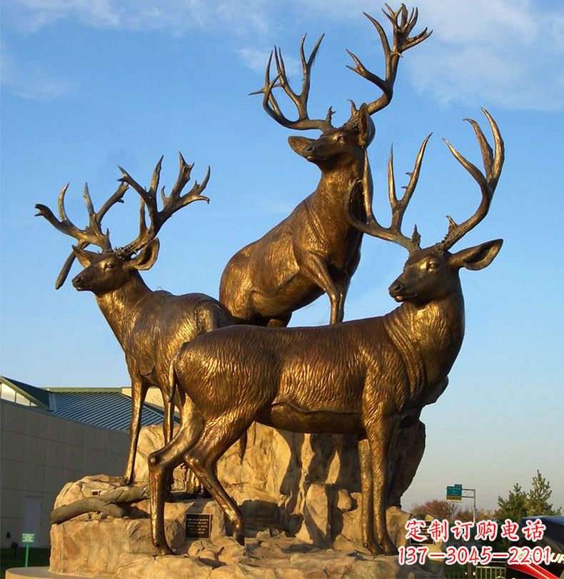 重庆三鹿登高鹿景观铜雕,让你秀智慧雕刻艺术