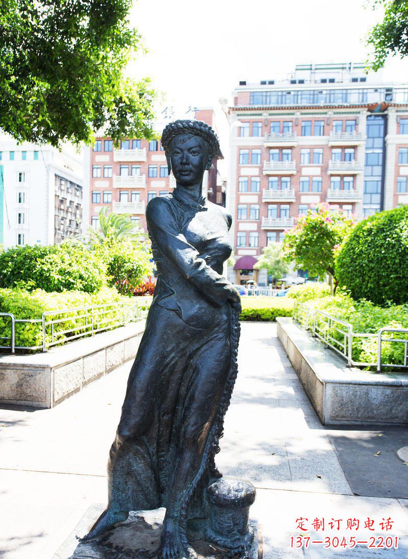 重庆民族风情女性青铜雕塑