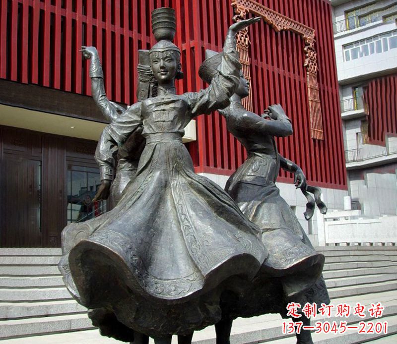 重庆少数民族美女跳舞铜雕