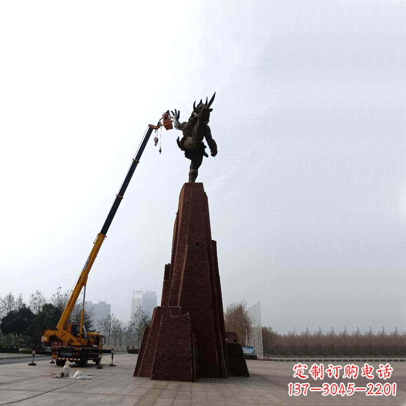 重庆神话传说中的夸父逐日雕塑
