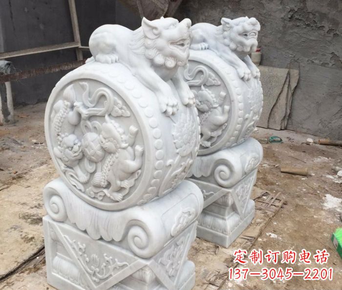 重庆中领雕塑领先制作狮子抱鼓石门墩