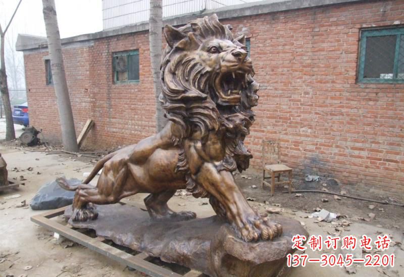 重庆高雅华贵的狮子铜雕