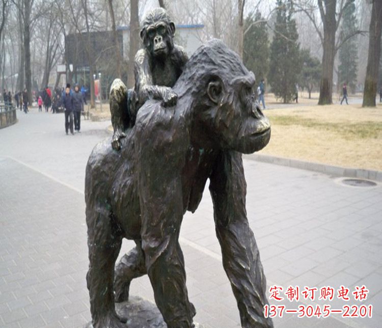 重庆多姿多彩的猩猩雕塑