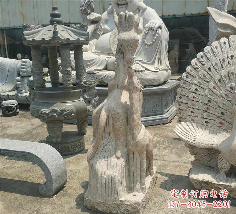 重庆高贵优雅的长颈鹿雕塑