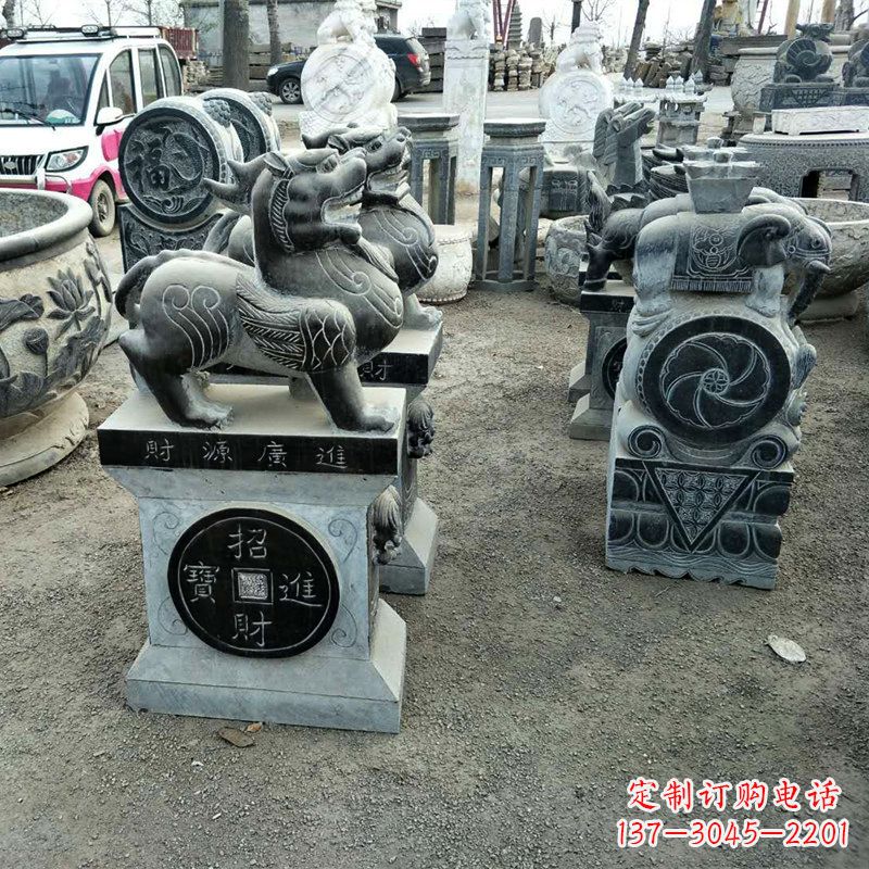 重庆中领雕塑拥有一支由经验丰富的石雕大师组成…