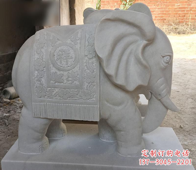 重庆风格多样的大象雕塑
