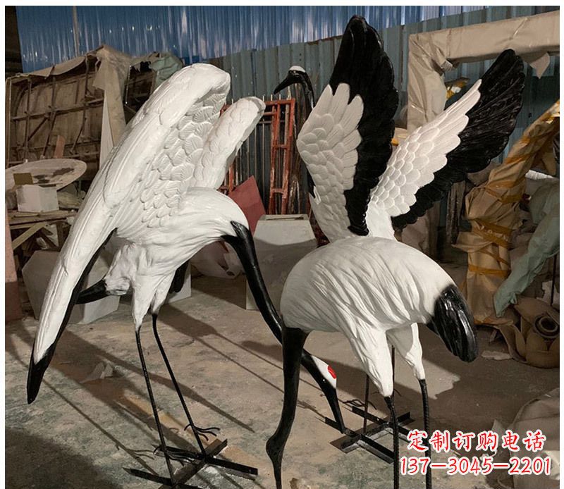 重庆石雕展翅丹顶鹤动物雕塑