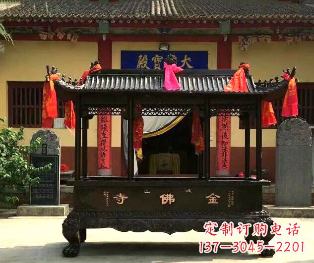 重庆双兽头三足雕花铜香炉