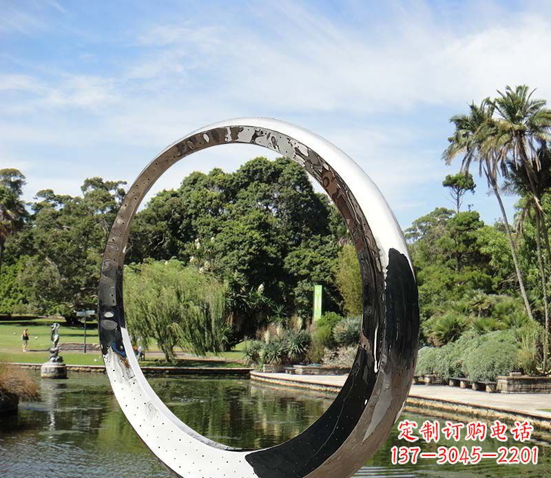 重庆水景不锈钢镜面圆环雕塑
