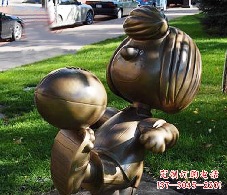 重庆踢球的小女孩铜雕
