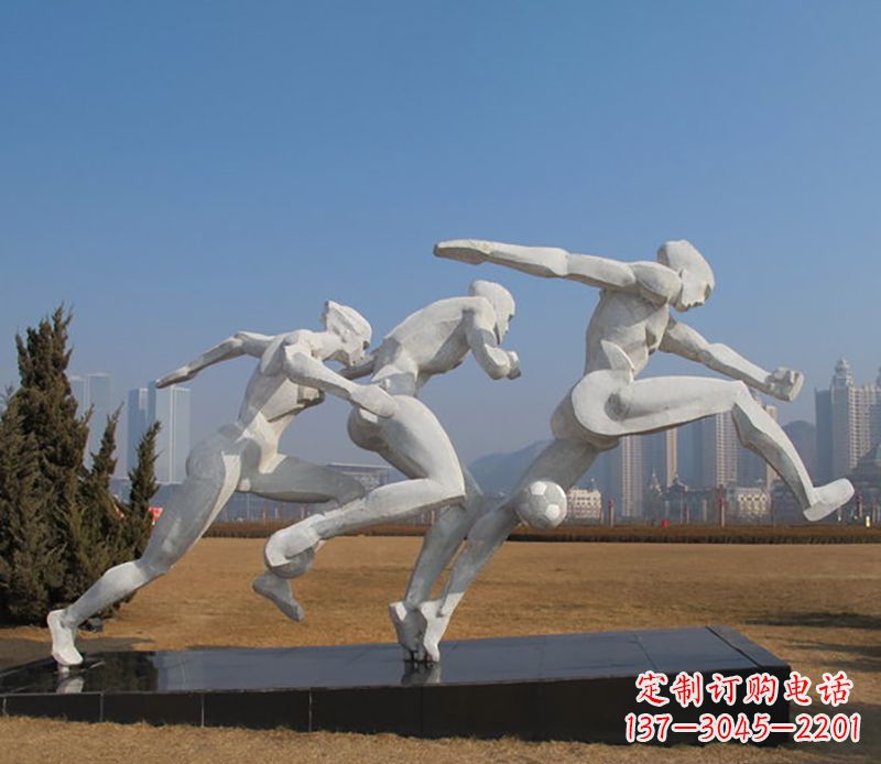 重庆踢足球不锈钢运动雕塑