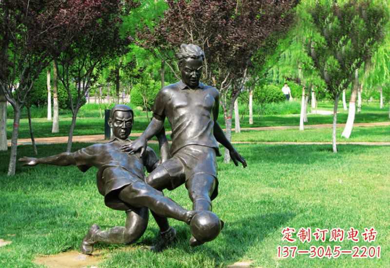重庆踢足球的人物铜雕222
