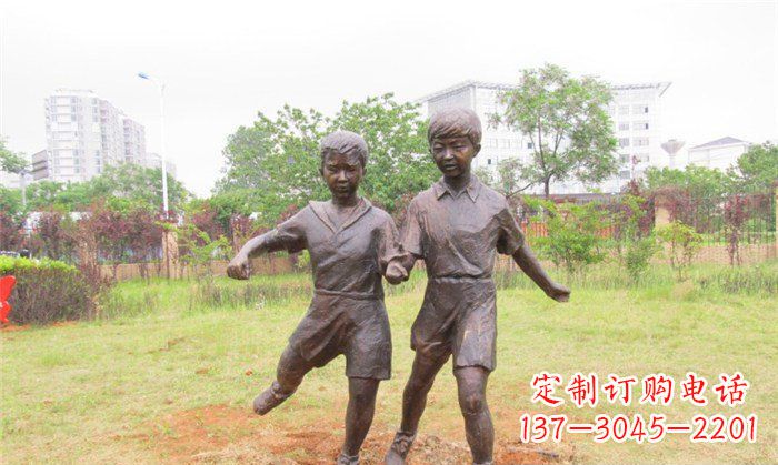 重庆踢足球公园人物铜雕 (2)