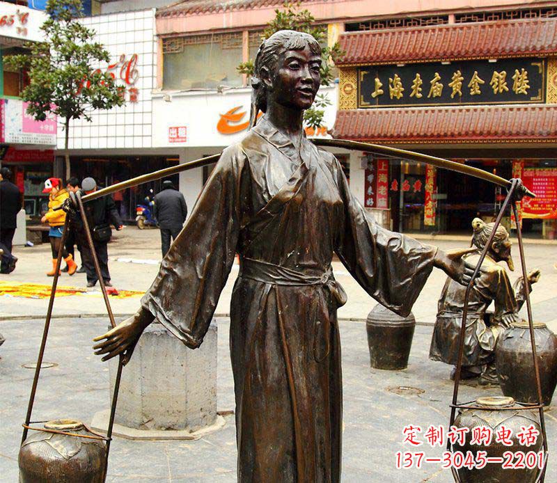 重庆挑着罐子的古代女人铜雕