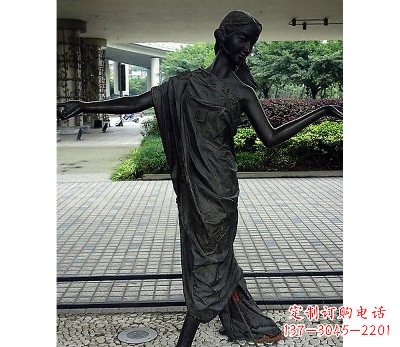 重庆跳舞的女孩街边景观铜雕