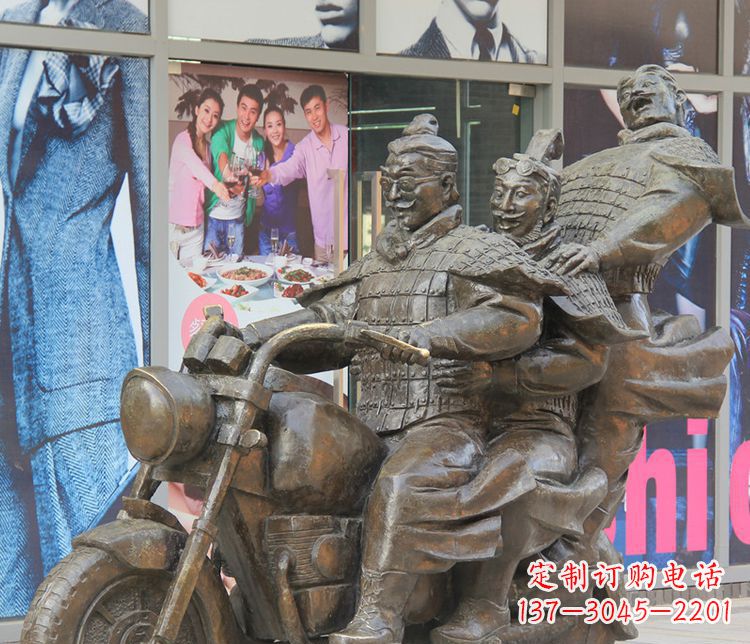 重庆铜雕步行街骑摩托人物雕塑