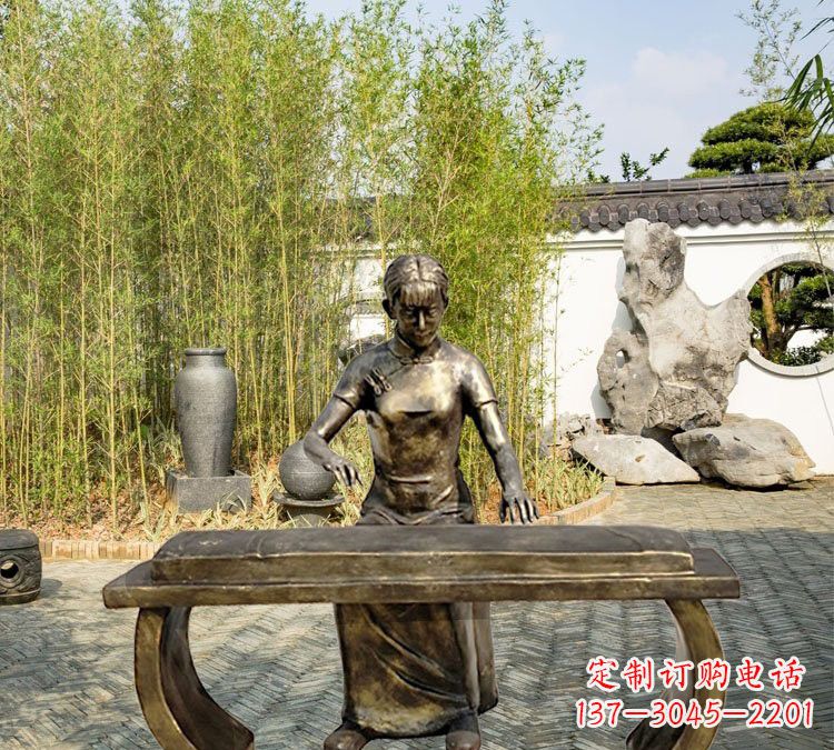 重庆铜雕弹古筝人物