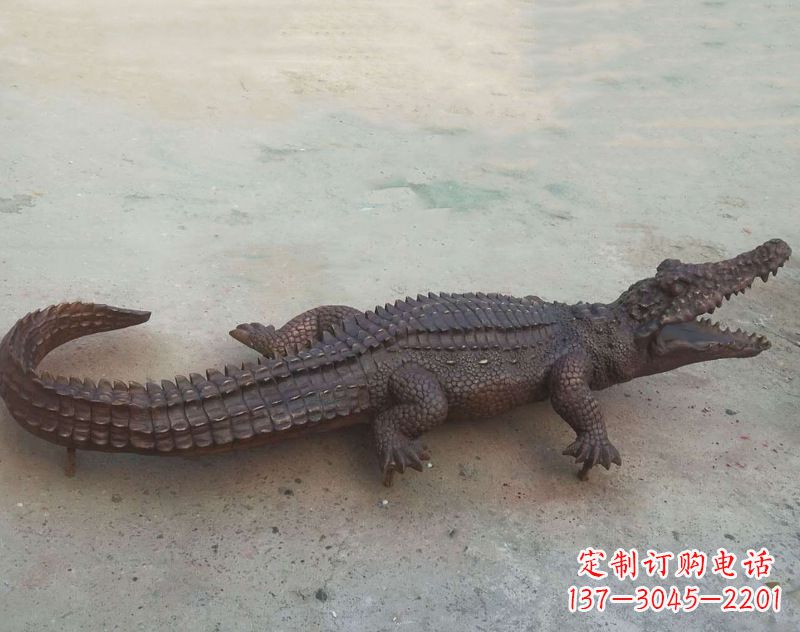 重庆铜雕鳄鱼,铸铜园林仿真动物雕塑