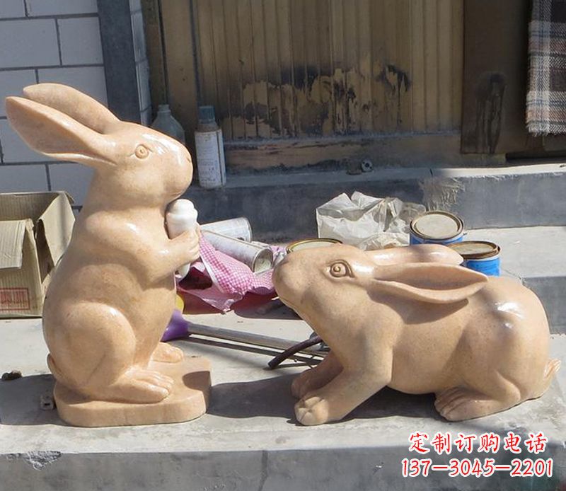 重庆兔子石雕公园动物摆件