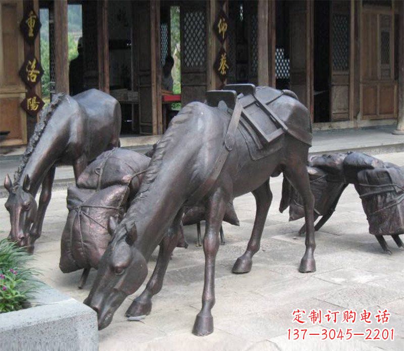 重庆拖行李的马动物铜雕