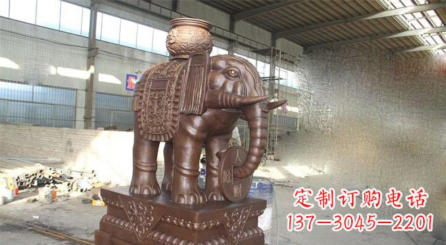 重庆驮宝大象铜雕