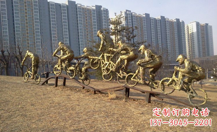 重庆玩花样自行车人物铜雕