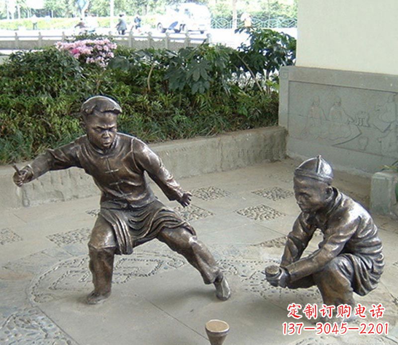 重庆玩陀螺的古代儿童铜雕