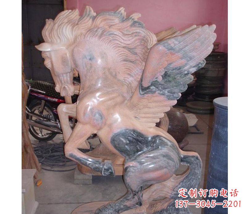 重庆晚霞红奔马石雕