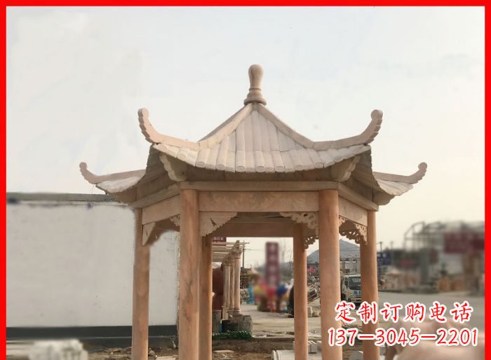重庆晚霞红公园六角石雕凉亭