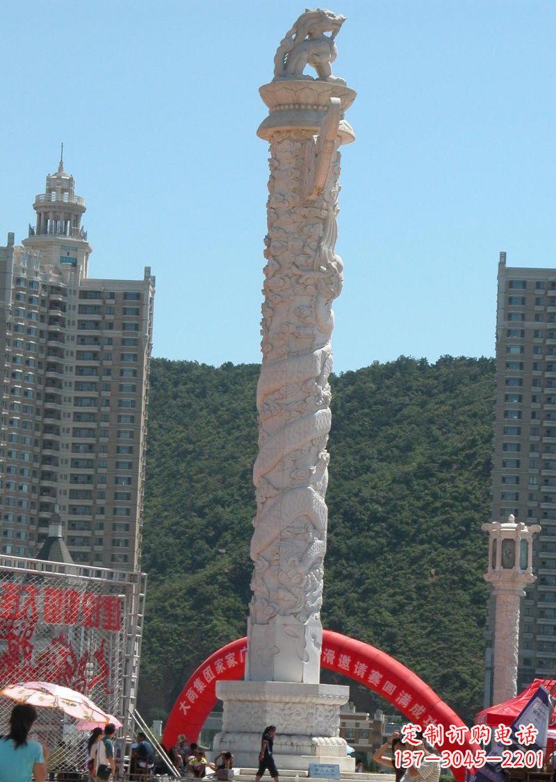 重庆晚霞红广场龙柱