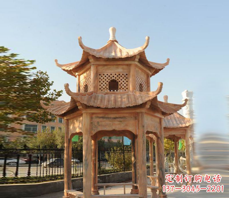 重庆晚霞红景区休息凉亭