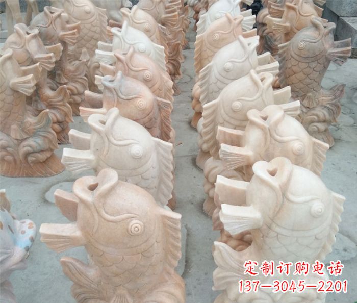 重庆晚霞红喷水鲤鱼公园石雕 (2)