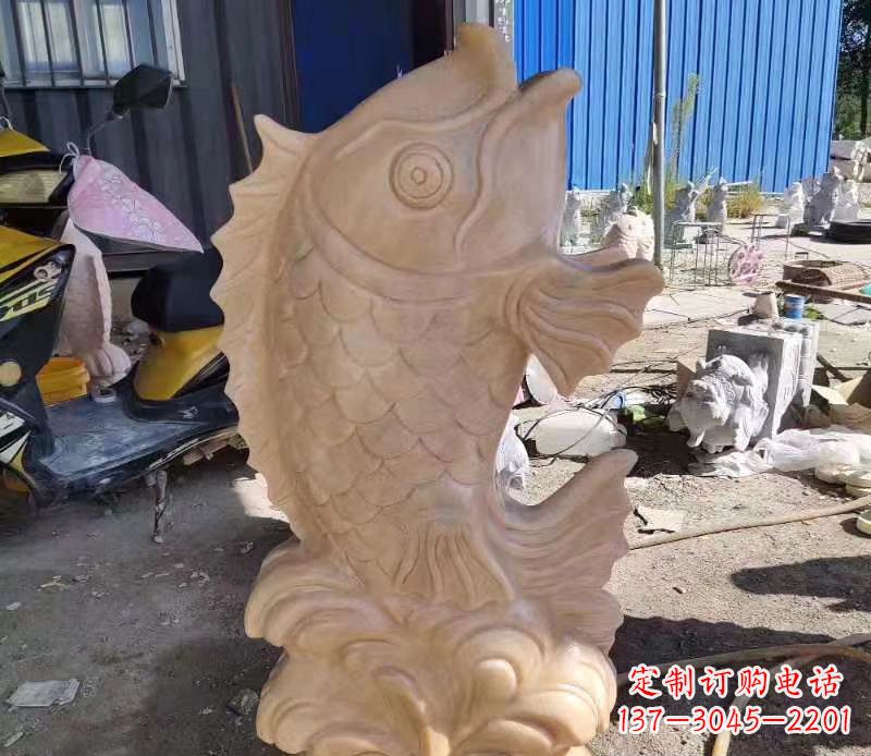 重庆晚霞红喷水鲤鱼石雕