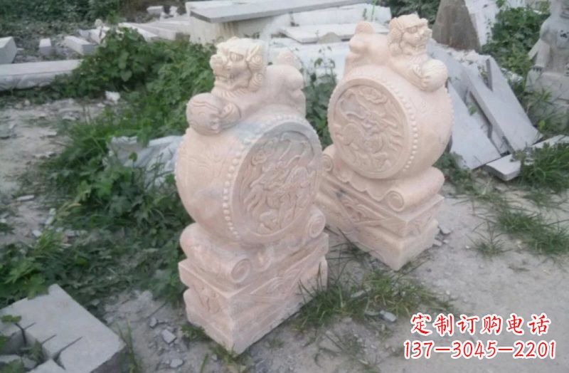 重庆晚霞红狮子门墩石雕