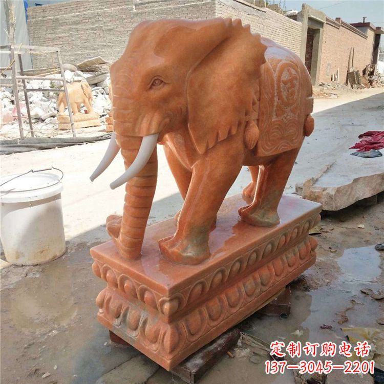 重庆晚霞红石雕大象