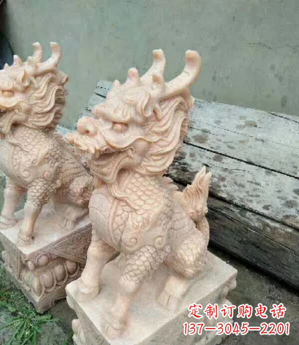 重庆晚霞红石雕麒麟