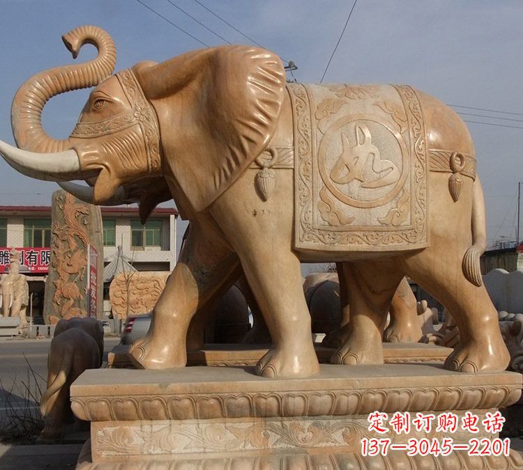 重庆晚霞红石雕如意大象