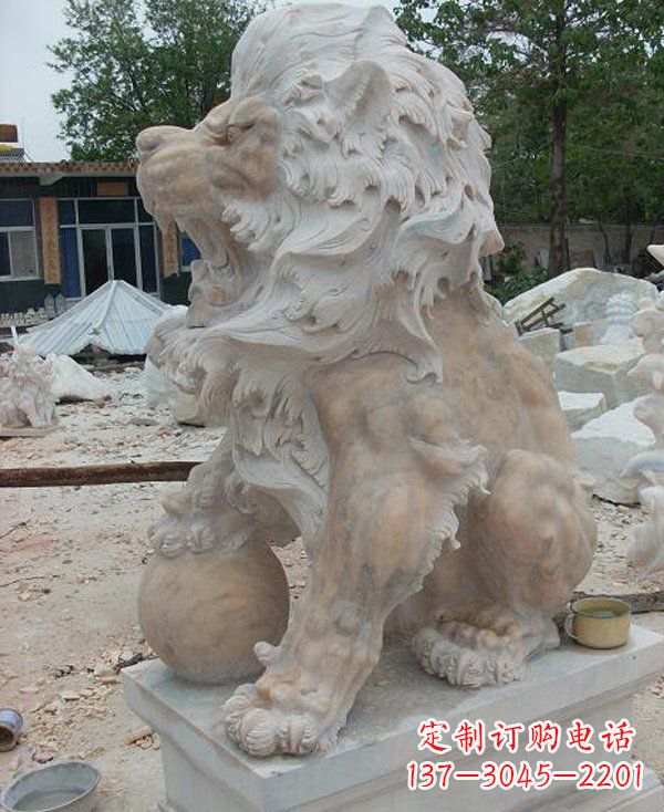 重庆晚霞红寺庙门口西洋狮子石雕