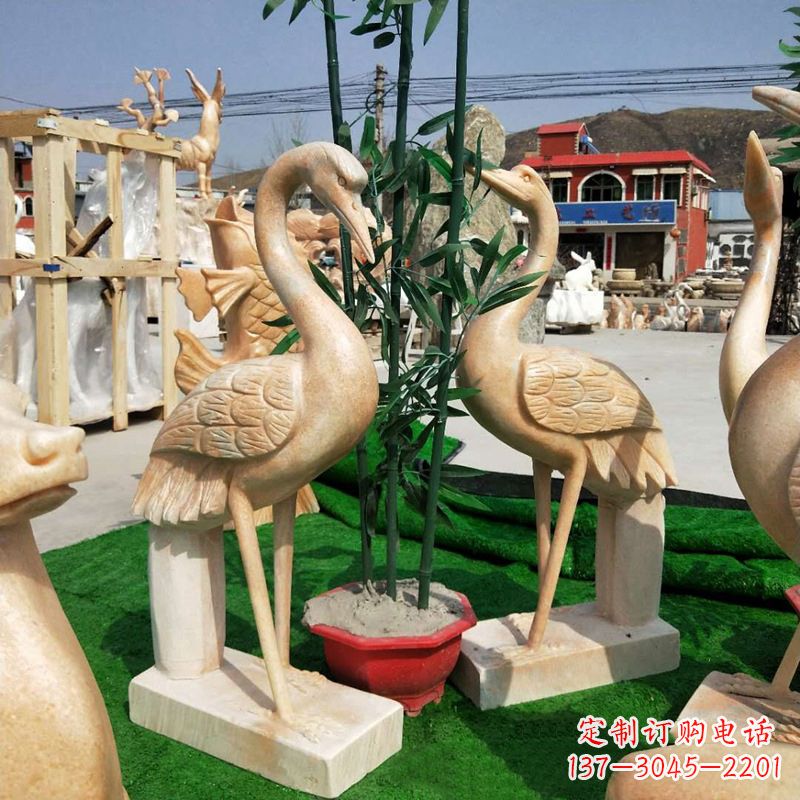 重庆晚霞红仙鹤石雕