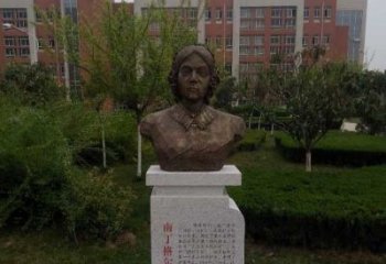 重庆南丁格尔校园名人铜雕：精致细致的雕塑艺术