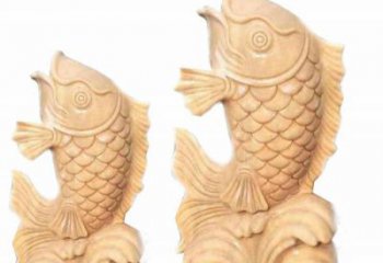 重庆晚霞红石喷水鲤鱼雕塑，灵动悠扬