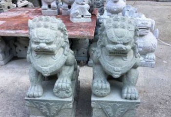 重庆青石踩球狮子看门石雕，精致雕塑令门口更加精彩