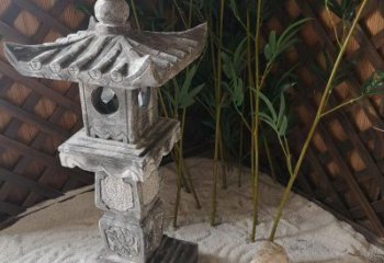 重庆青石仿古灯笼雕塑是由中领雕塑定制的经典雕…