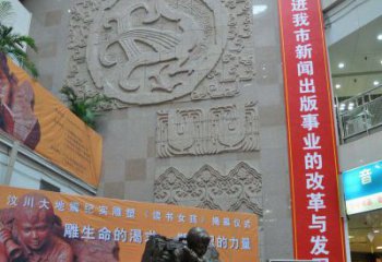 重庆令人惊叹的小女孩景观铜雕