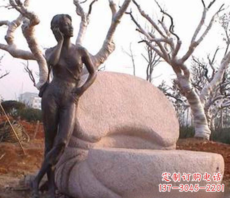 重庆现代女人打电话铜雕